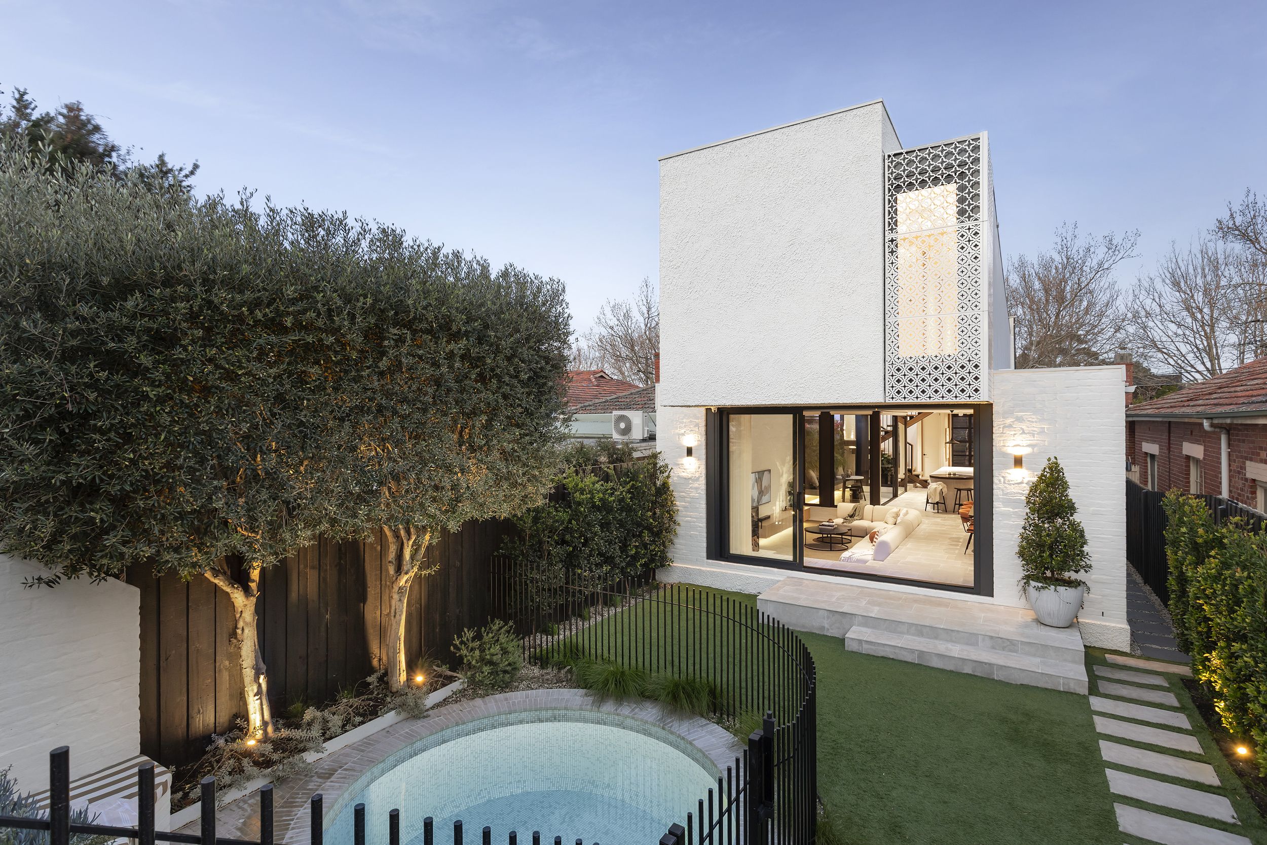 40_Goldsmith_402